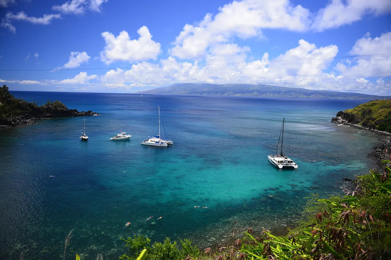 hawaii, maui, snorkel, tropical, boats, bay, clouds, nature, travel, vacation, island, landscape, hawaiian, ocean, sea, beach, water, sky, pacific, lifestyle, scenic, destination, paradise, blue, sun, view, sand